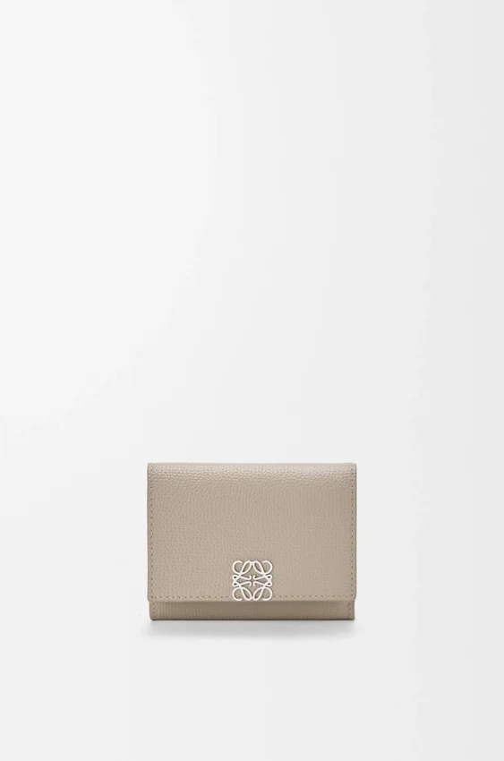 Anagram Trifold Wallet in Pebble Grained Calfskin Anagram Trifold Wallet in Pebble Grained Calfskin