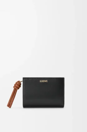 Knot Compact Wallet in Shiny Nappa Calfskin