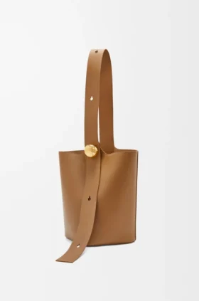 Medium Pebble Bucket in Smooth Calfskin