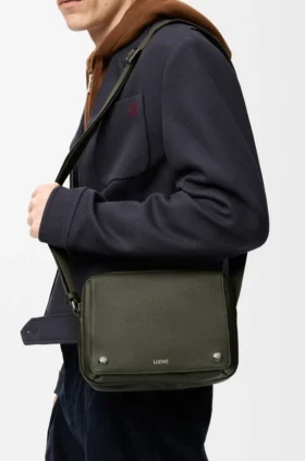 Medium Pebble Messenger Bag in Supple Grained Calfskin