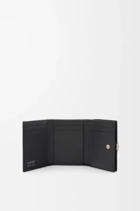 Pebble Trifold Wallet in Pebble Grained Calfskin