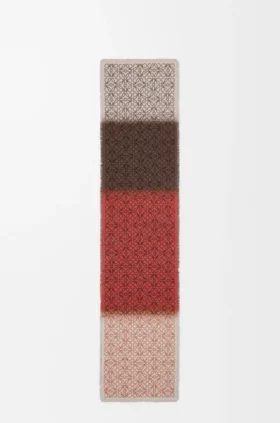 Scarf in Wool, Silk and Cashmere Blend